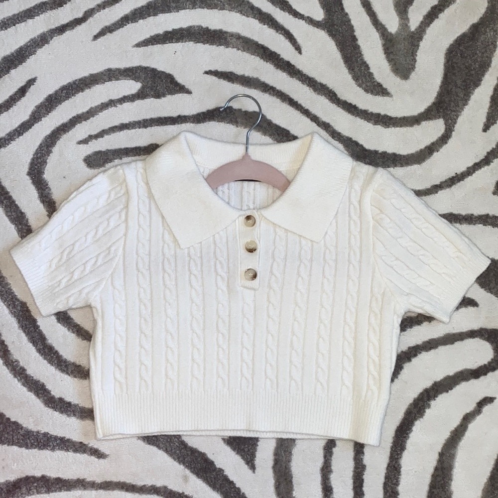White cropped top collar